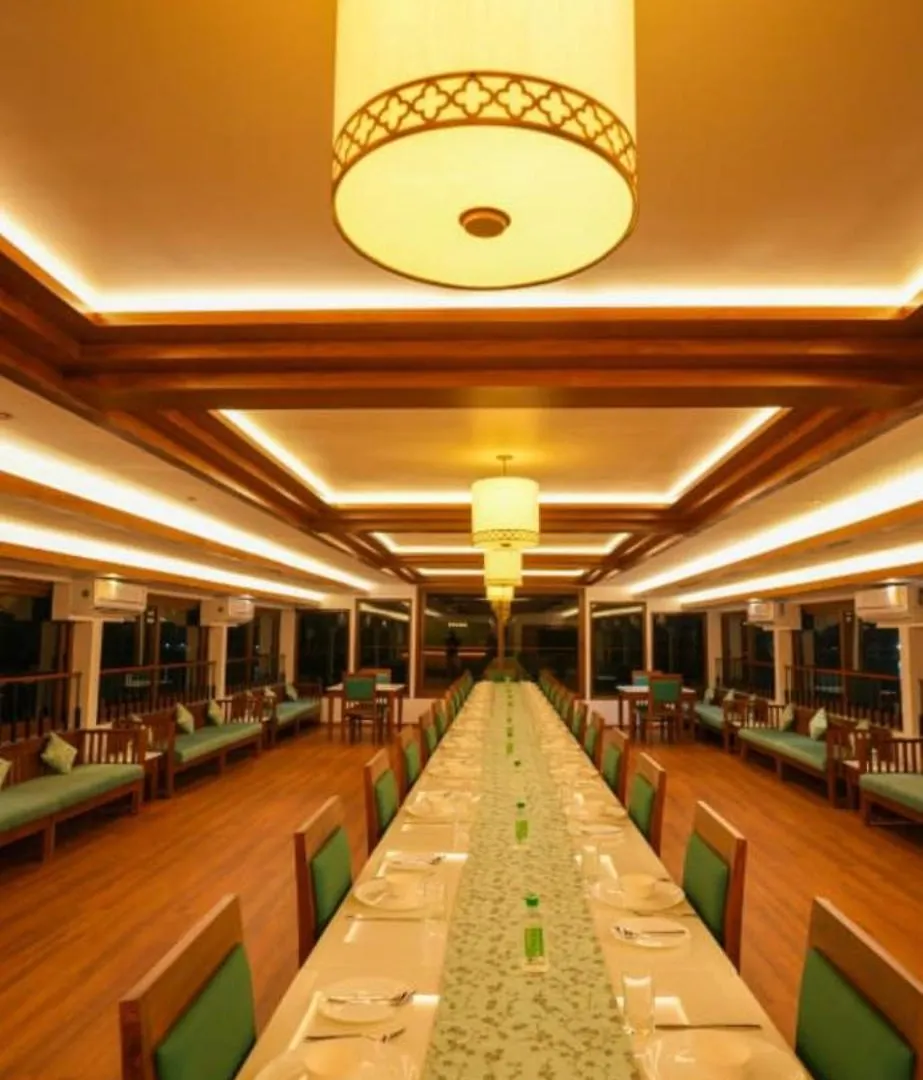 *** Botel Marvelous Boathouse Hotel Alappuzha India