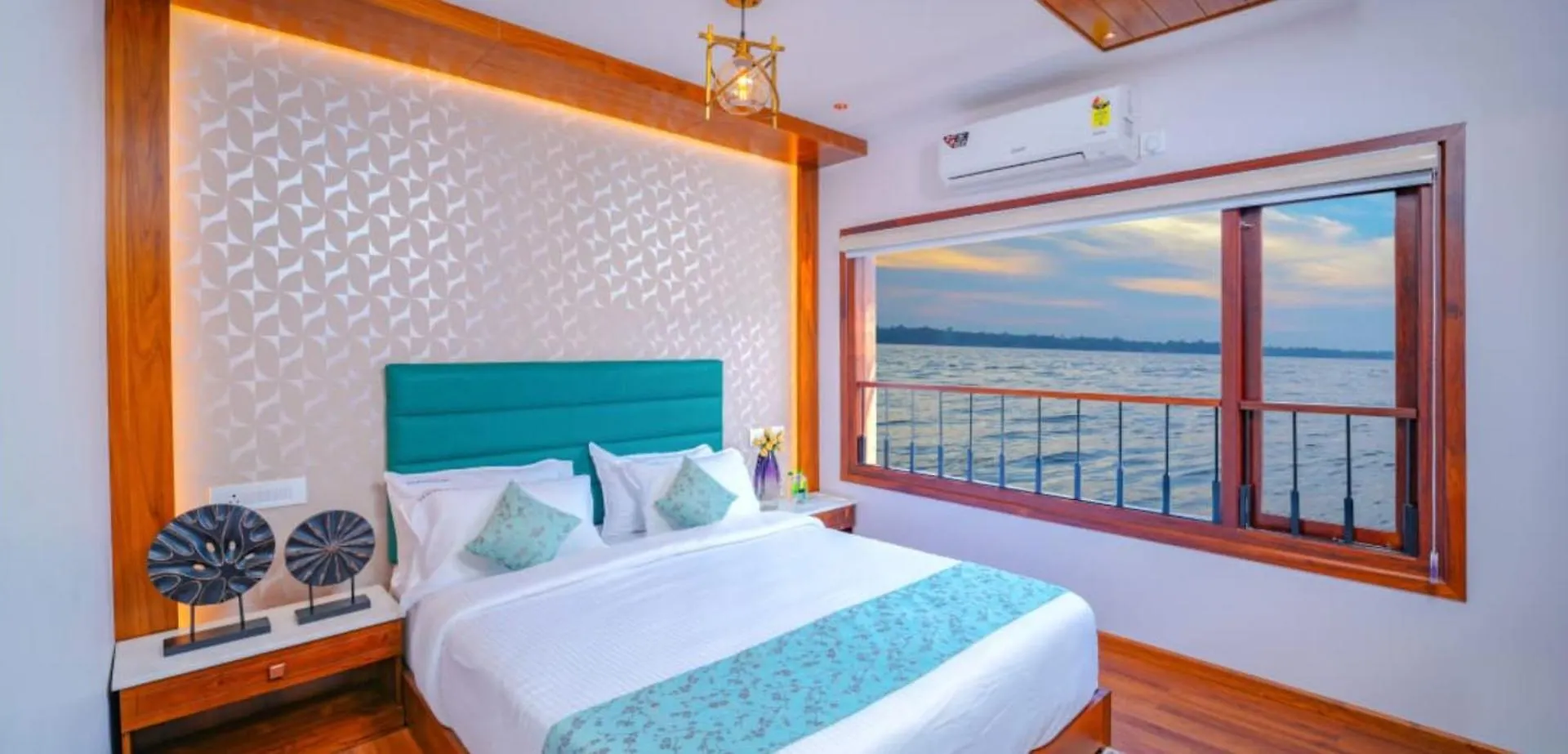 Marvelous Boathouse Hotel Alappuzha Botel