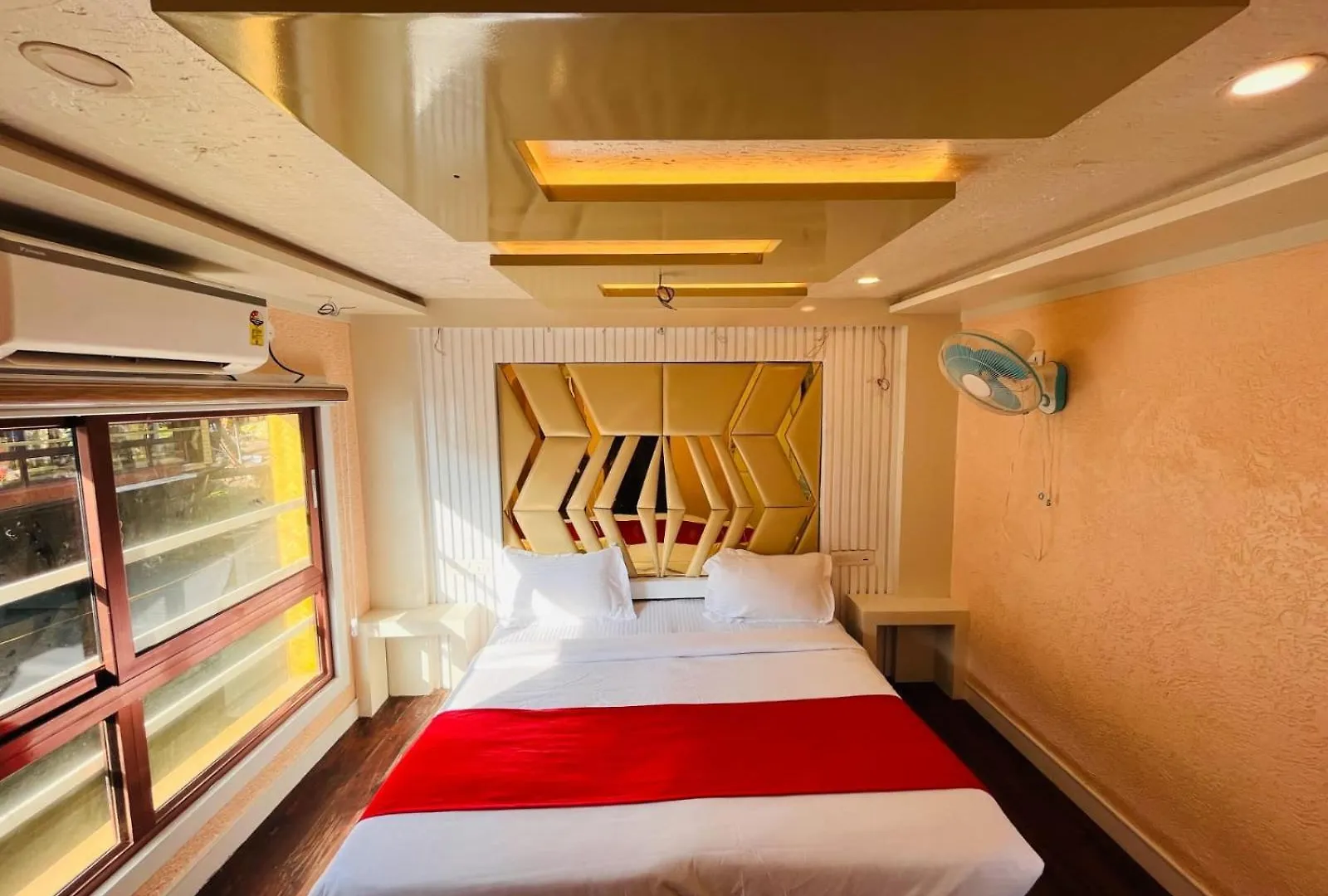 Marvelous Boathouse Hotel Alappuzha India