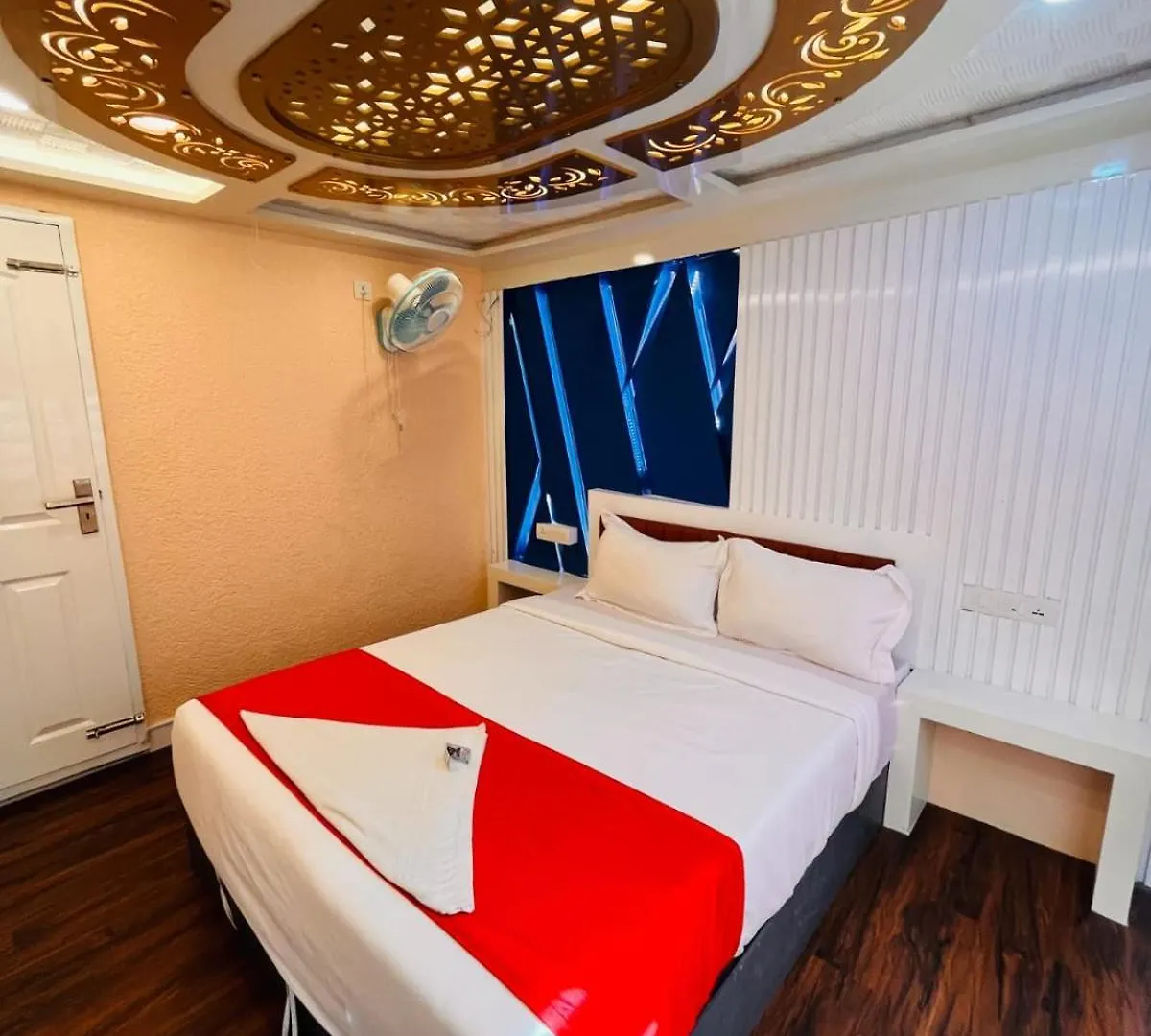 Marvelous Boathouse Hotel Alappuzha