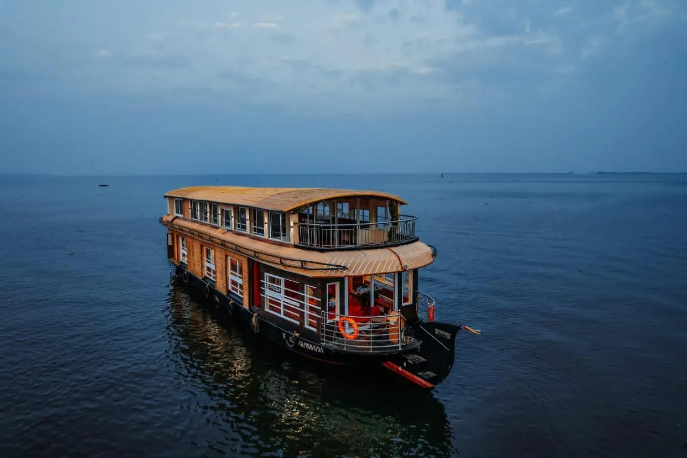 Marvelous Boathouse Hotel Alappuzha Botel