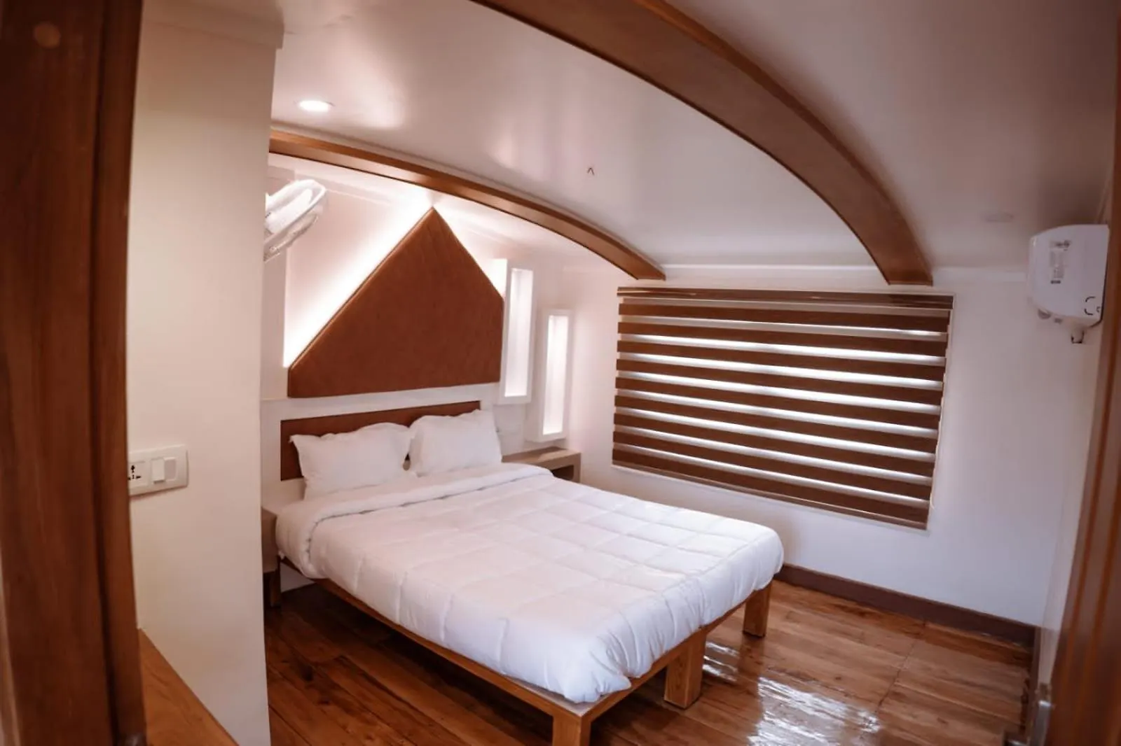 Marvelous Boathouse Hotel Alappuzha Botel