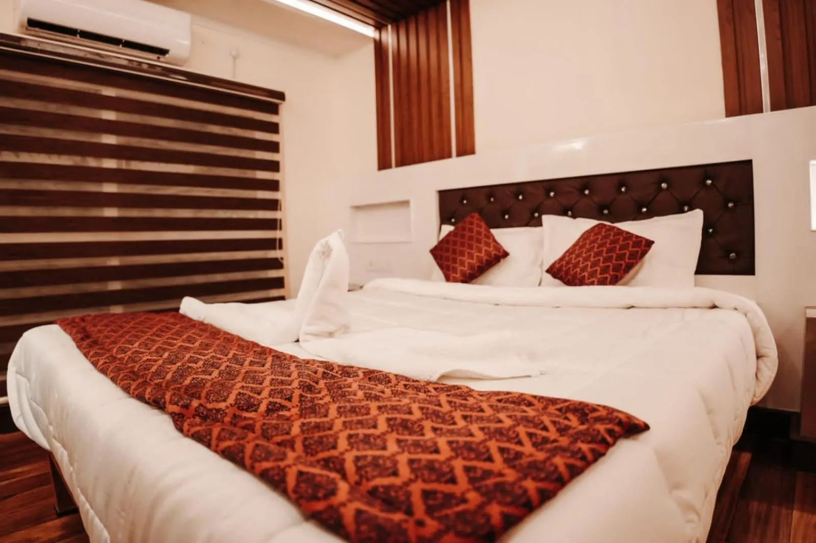 Marvelous Boathouse Hotel Alappuzha
